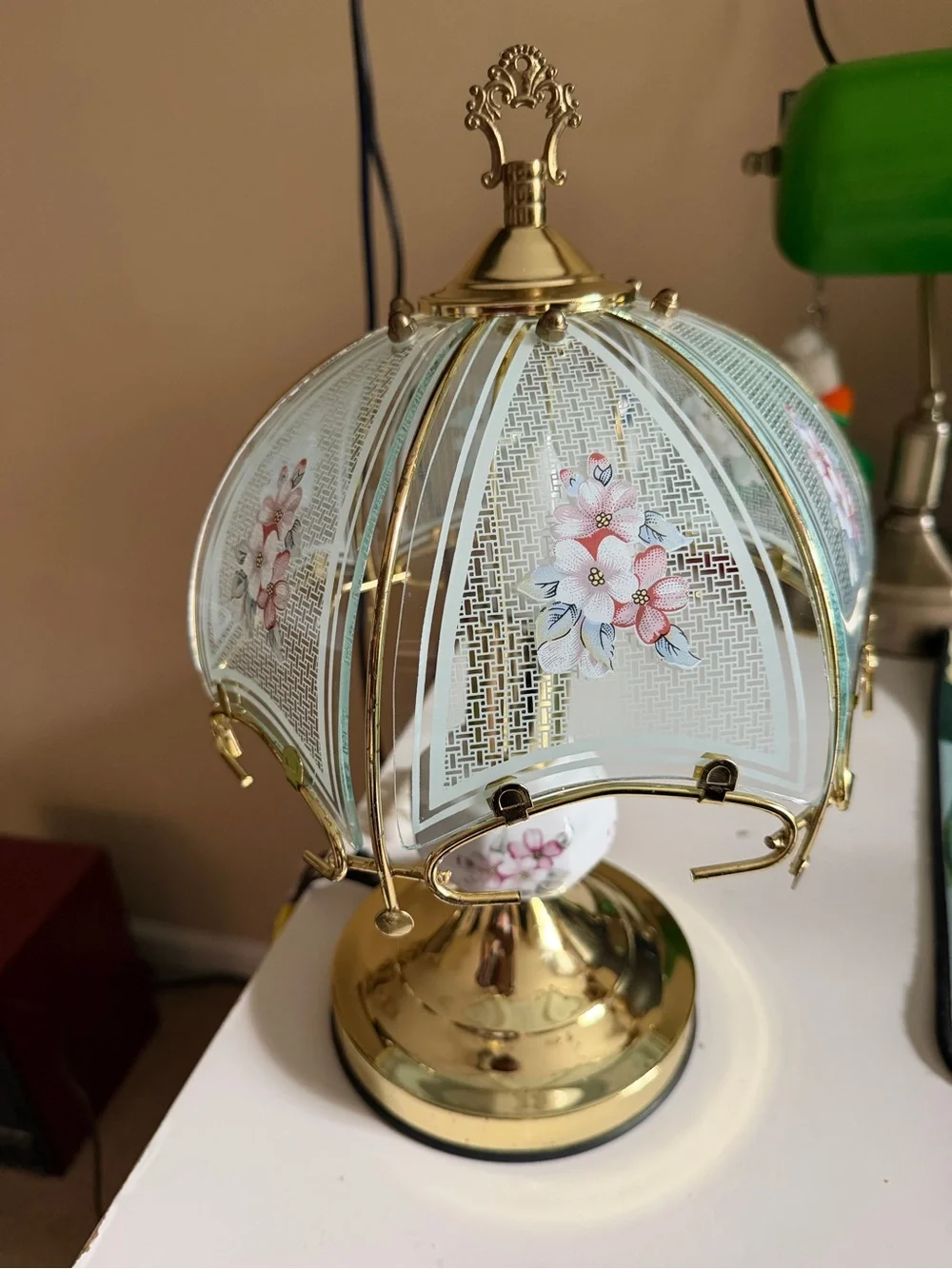 Vintage Floral Touch Lamp